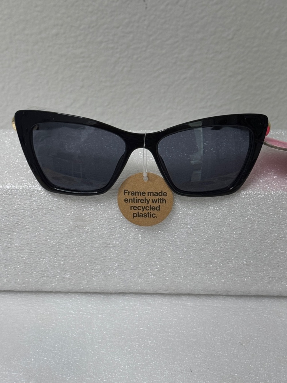🖤🕶️✨ Betsey Johnson Black Cat-Eye Sunglasses – Recycled Frame - Picture 3 of 9